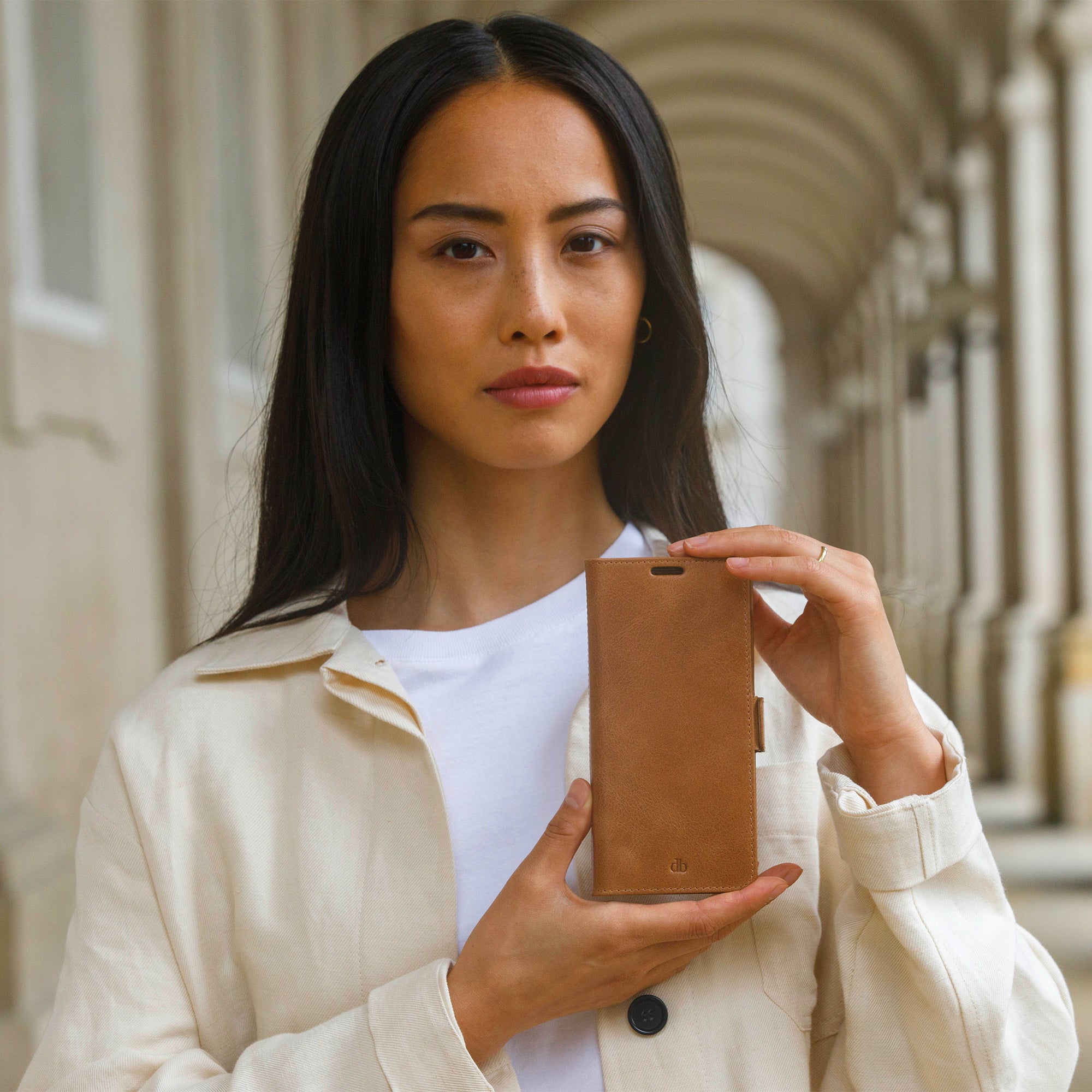 dbramante1928 Lynge Folio – für Samsung Galaxy S22+, Beige, kratzresistent