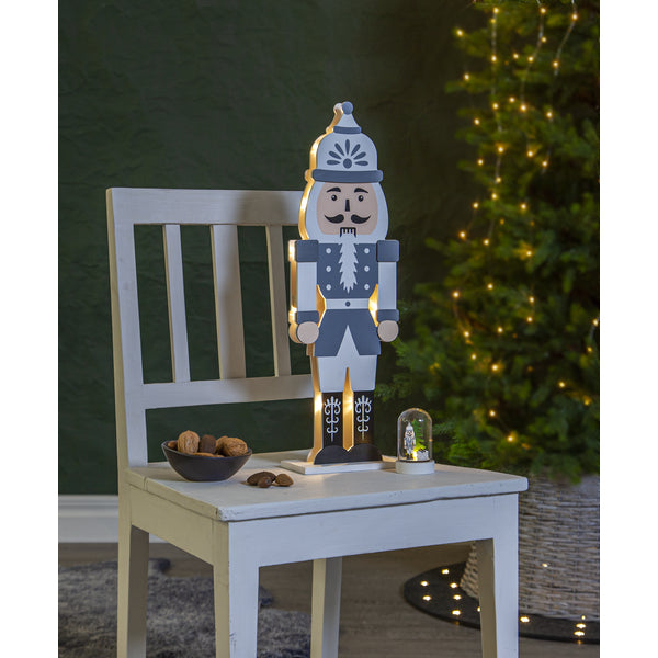 Star Trading Tischdeko Nussknacker – 52 × 16 × 8 cm, warmweiss, mehrfarbig, batteriebetrieben, Timer