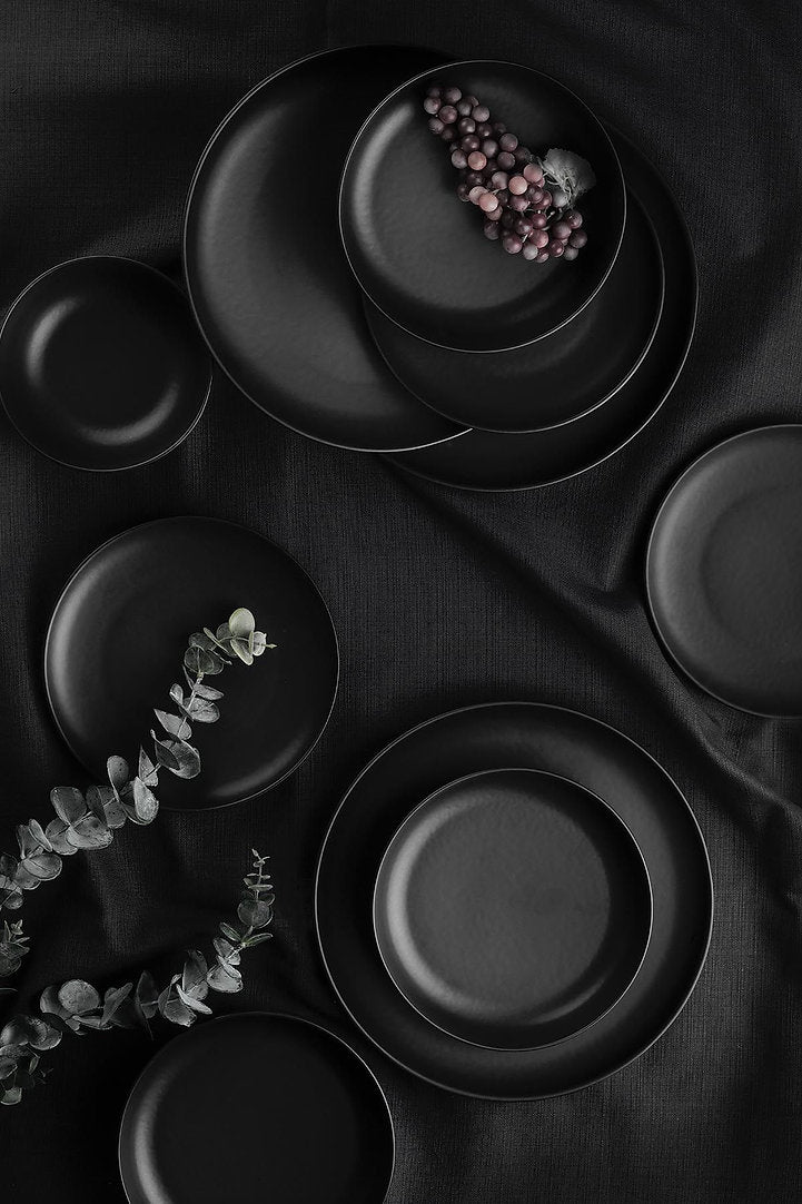 Hermia Geschirrset – 18-teiliges Set, Ø 20 cm, Porzellan, Schwarz, spülmaschinenfest, mikrowellengeeignet