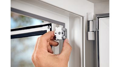 tesa Adapter für Fliegengitter FALT Alu-Rahmen, Anthrazit, ohne Bohren, rückstandslos entfernbar