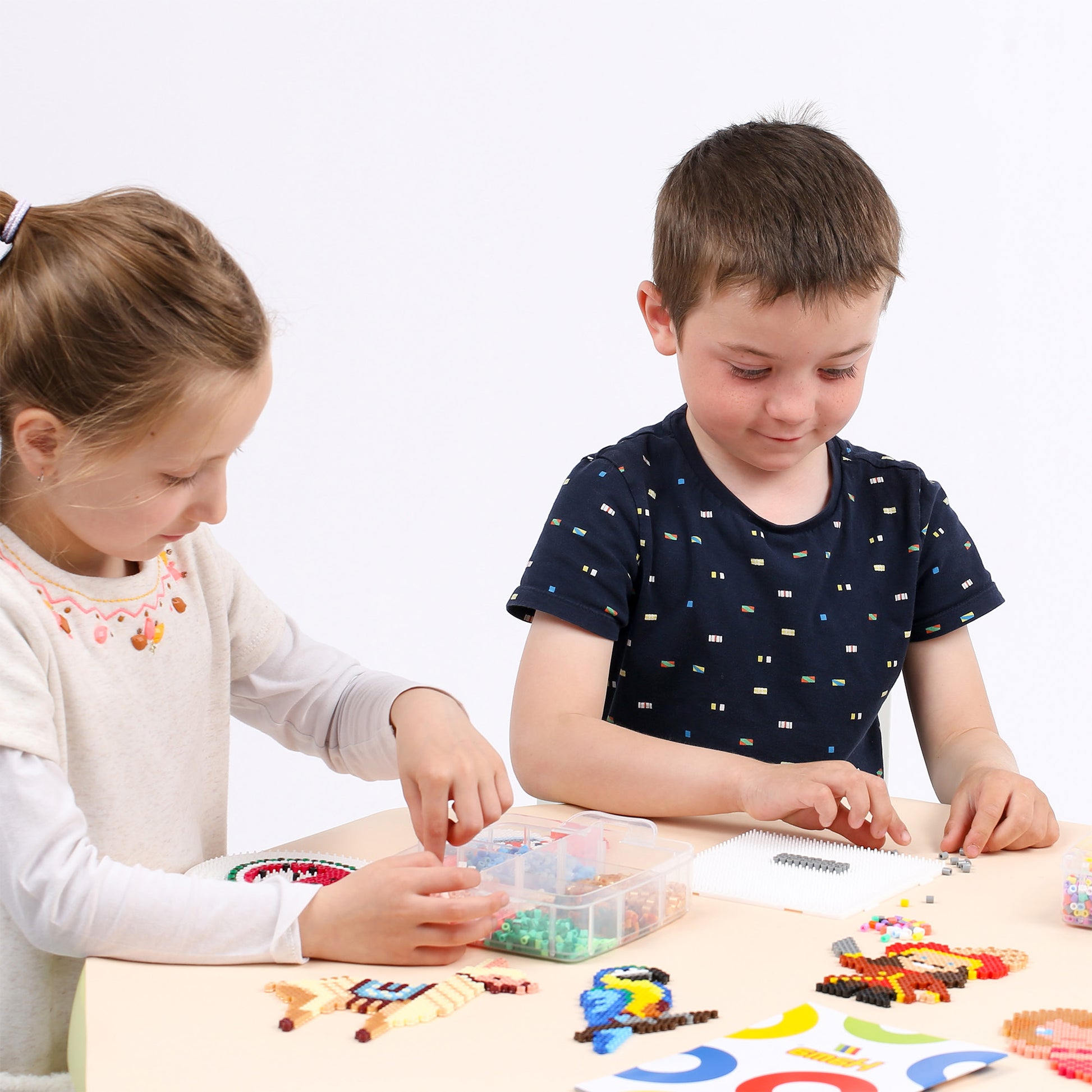 Hama Beads Hama – Bügelperlen-Set midi – 4000 Perlen, 3 Steckplatten – ab 5 Jahren