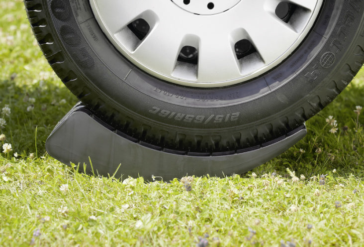Froli Pro Rundkeil Auffahrkeil – 474 × 230 × 100 mm – schwarz – schlagfest, wetterfest – 2 Stk.