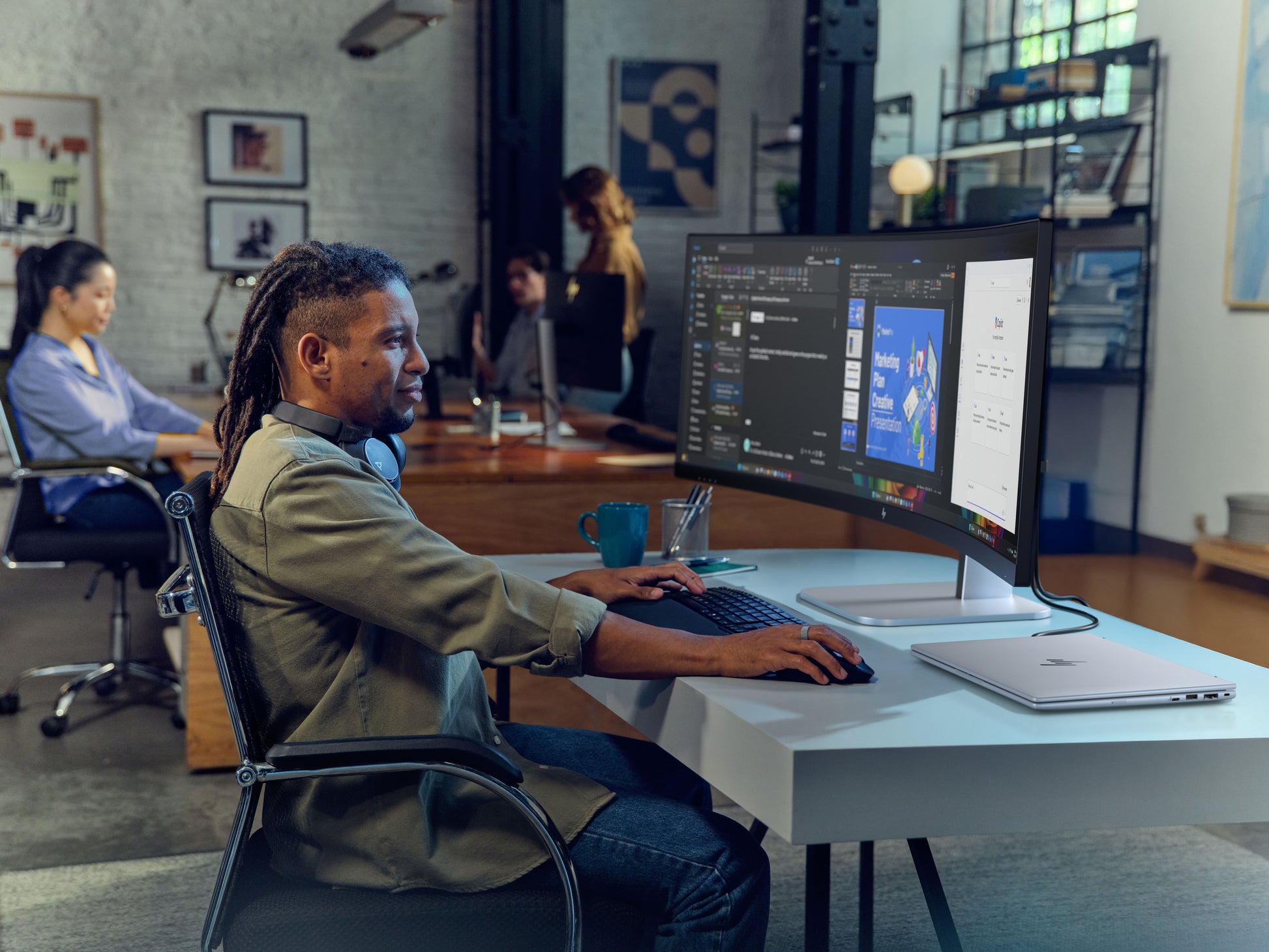 HP 549pm – 49" Curved, 5120 × 1440 (DQHD), VA, 165 Hz, USB-C 140 W, Webcam, LAN