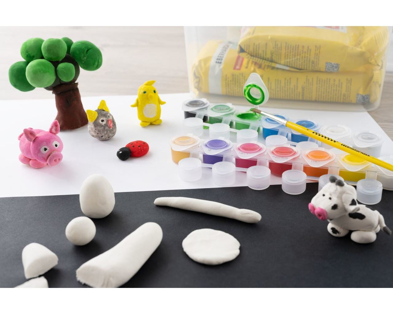 Eberhard Faber EFA Plast KIDS – Modelliermasse-Set – 2 kg, 14 Töpfchen Schulmalfarbe, Weiss