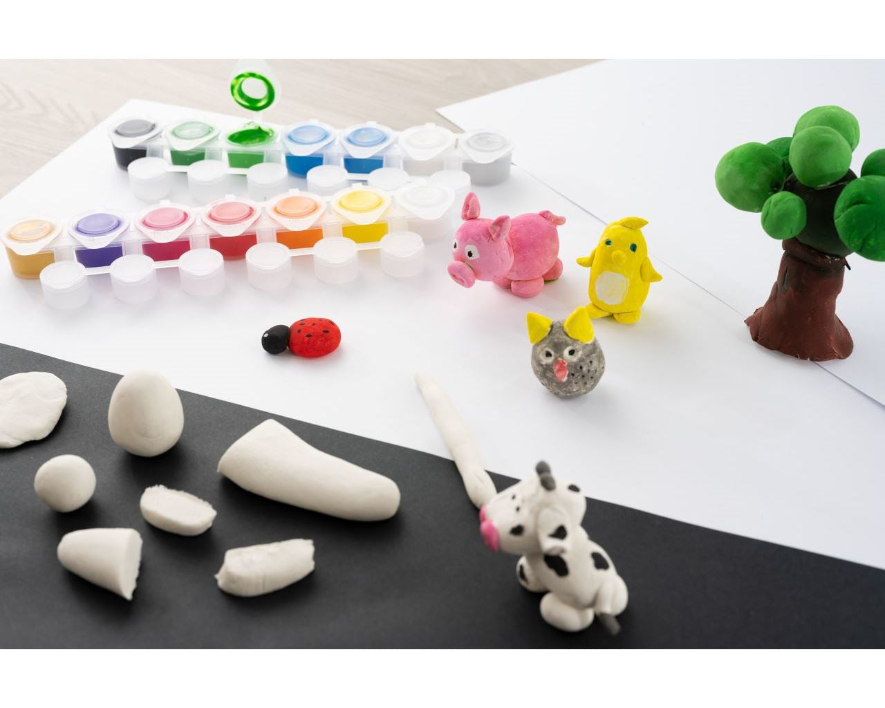 Eberhard Faber EFA Plast KIDS – Modelliermasse-Set – 2 kg, 14 Töpfchen Schulmalfarbe, Weiss
