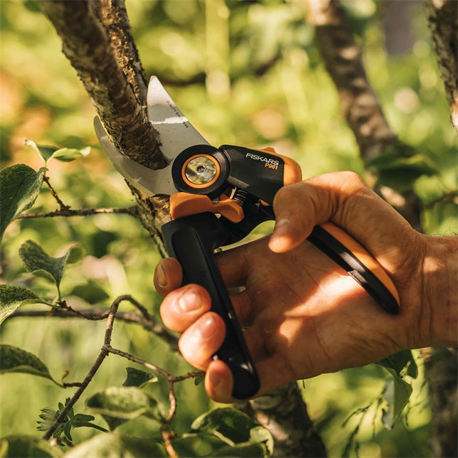 Fiskars X-Serie L P961 – Bypass-Gartenschere 26 mm Schnittkapazität, Edelstahlklinge, Kunststoffgriff