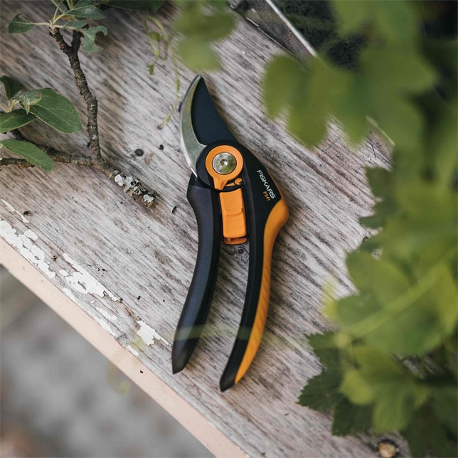 Fiskars Plus SmartFit P541 – Bypass-Gartenschere 24 mm, Aluminium, Sicherheitssperre, Schwarz, Orange