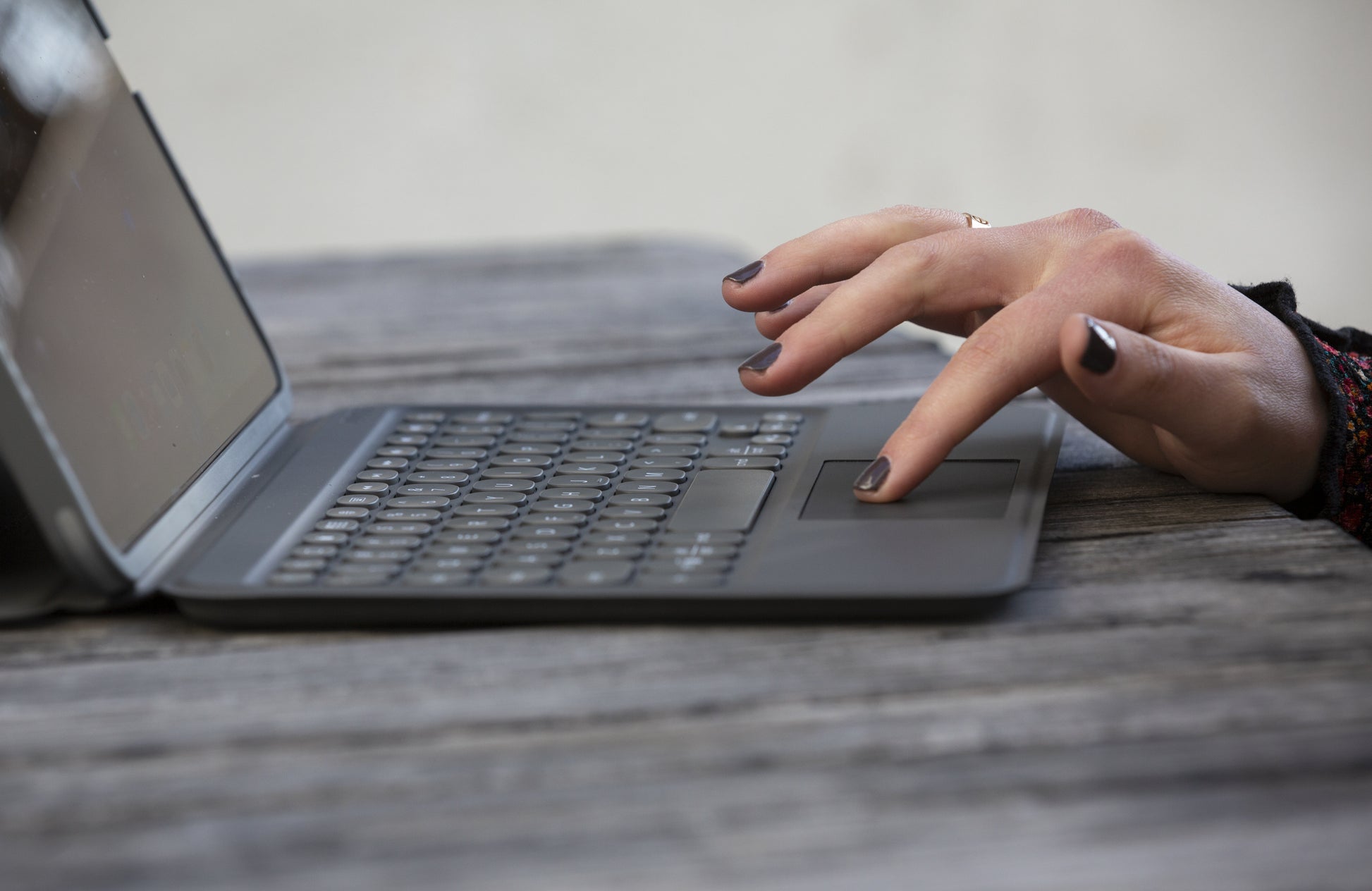 ZAGG KBD PRO KEYS – Tastatur, Arabisches Layout (AR), mit Touchpad, Schwarz/Grau – für Apple iPad 10,9"