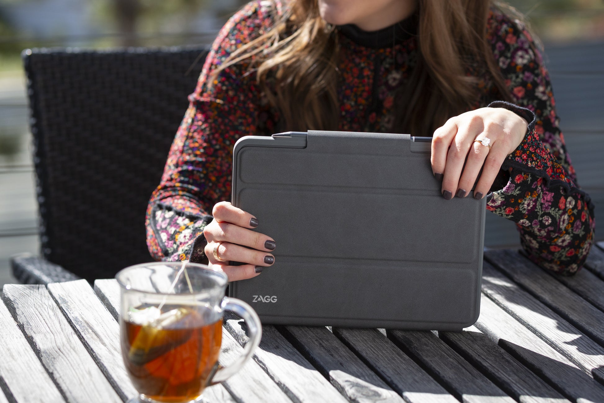 ZAGG Pro Keys – Tastatur, AR-Layout (AR), mit Touchpad, Schwarz/Grau – für Apple iPad 10,2"