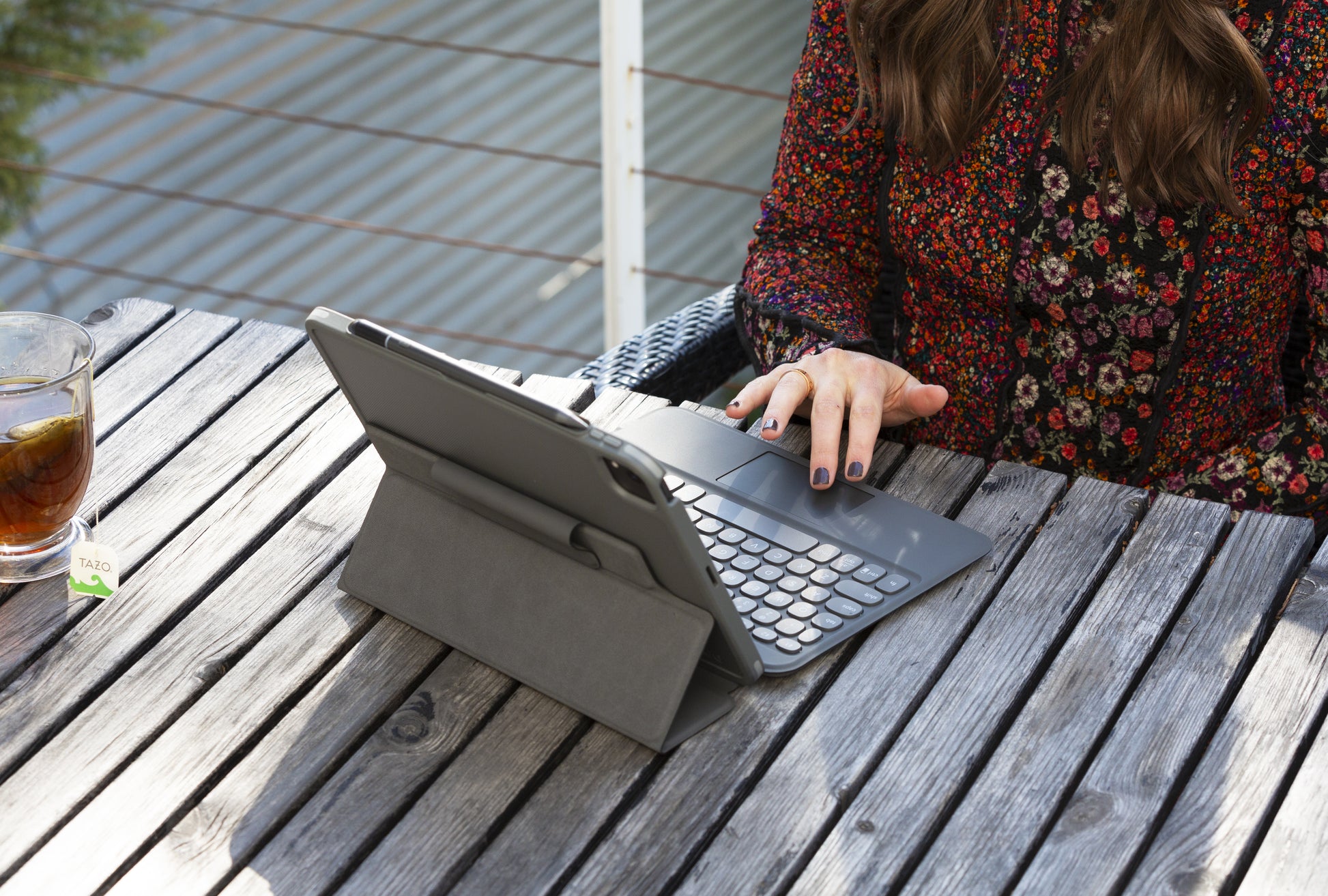 ZAGG KBD Pro Keys – Tastatur, Nordic-Layout, mit Touchpad, Schwarz/Grau – für Apple iPad 10,2"