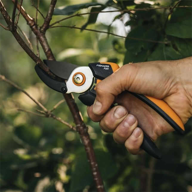 Fiskars Solid L P361 – Amboss-Gartenschere 20 mm, Kunststoffgriff, Sicherheitssperre, Schwarz/Orange