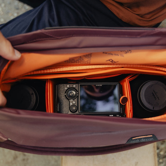 Peak Design Everyday Tote Umhängetasche – 15 l, für Laptop bis 33 cm – Burgund