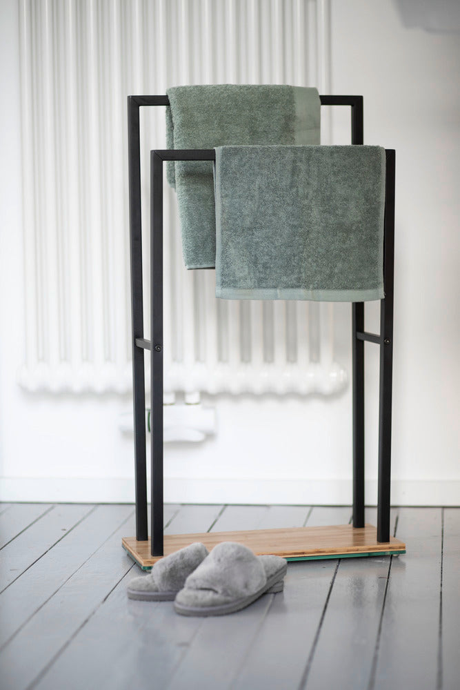 WENKO Handtuchständer Bambusa – 46×20×80 cm, Bambus/Stahl, freistehend, Schwarz