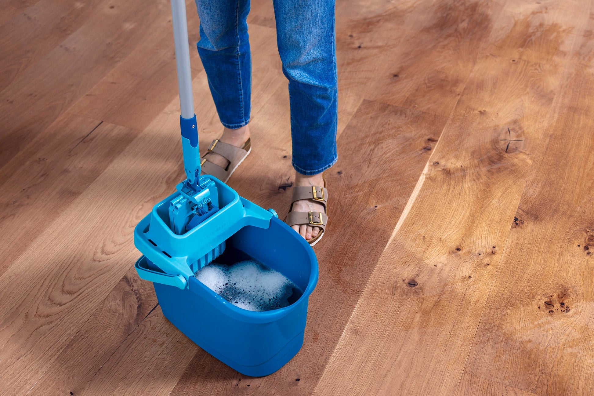 Leifheit Putzeimer Power Clean M – 10 l – Kunststoff – türkis, 26,0 × 38,0 × 25,0 cm