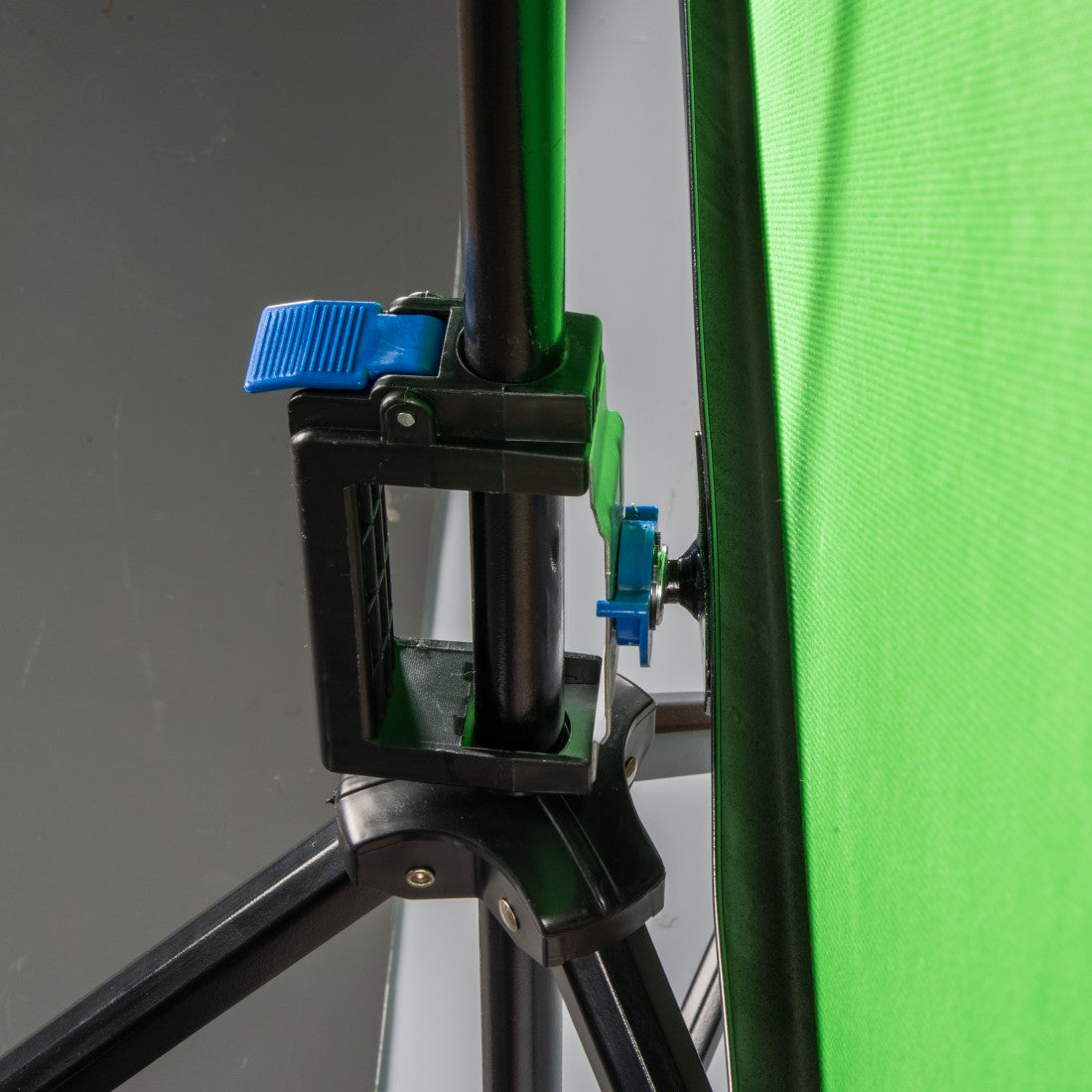Hama 00021571 Green Screen mit Stativ – 1,8 × 2,7 m, Stoff – Grün