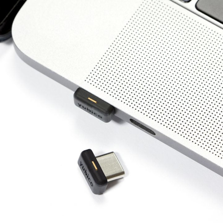 Yubico Sicherheitsschlüssel USB-C – FIDO2, U2F – FIPS 140-2 – Schwarz – für Windows, macOS und mehr
