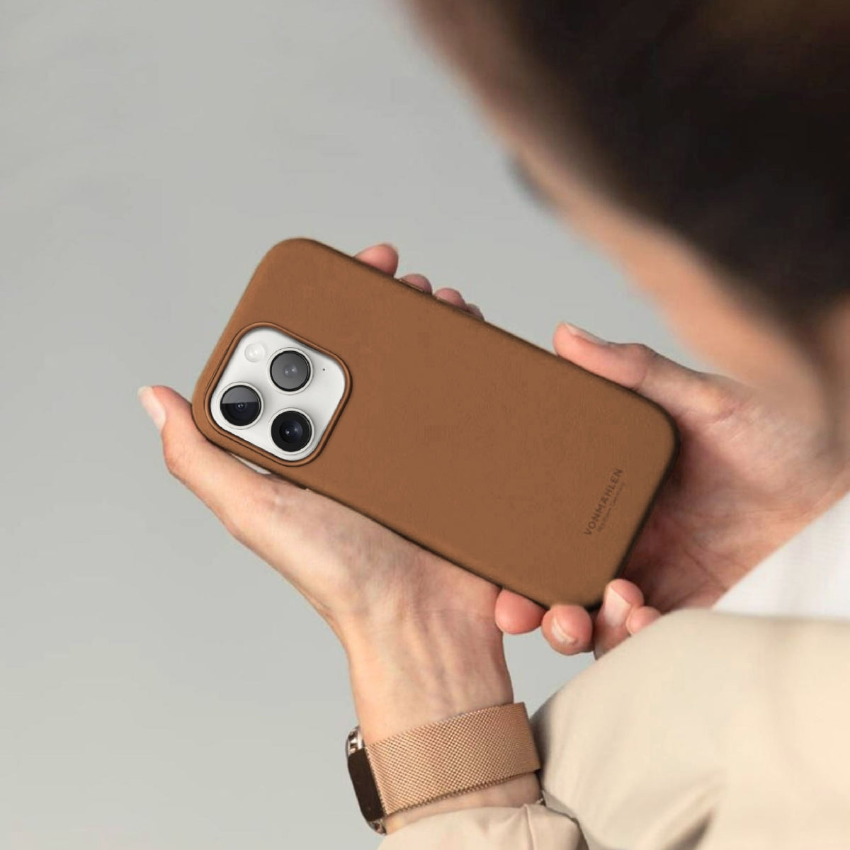 Vonmählen Backcover – für Apple iPhone 16 Pro Max, MagSafe, veganes Leder+Mikrofaser, Braun