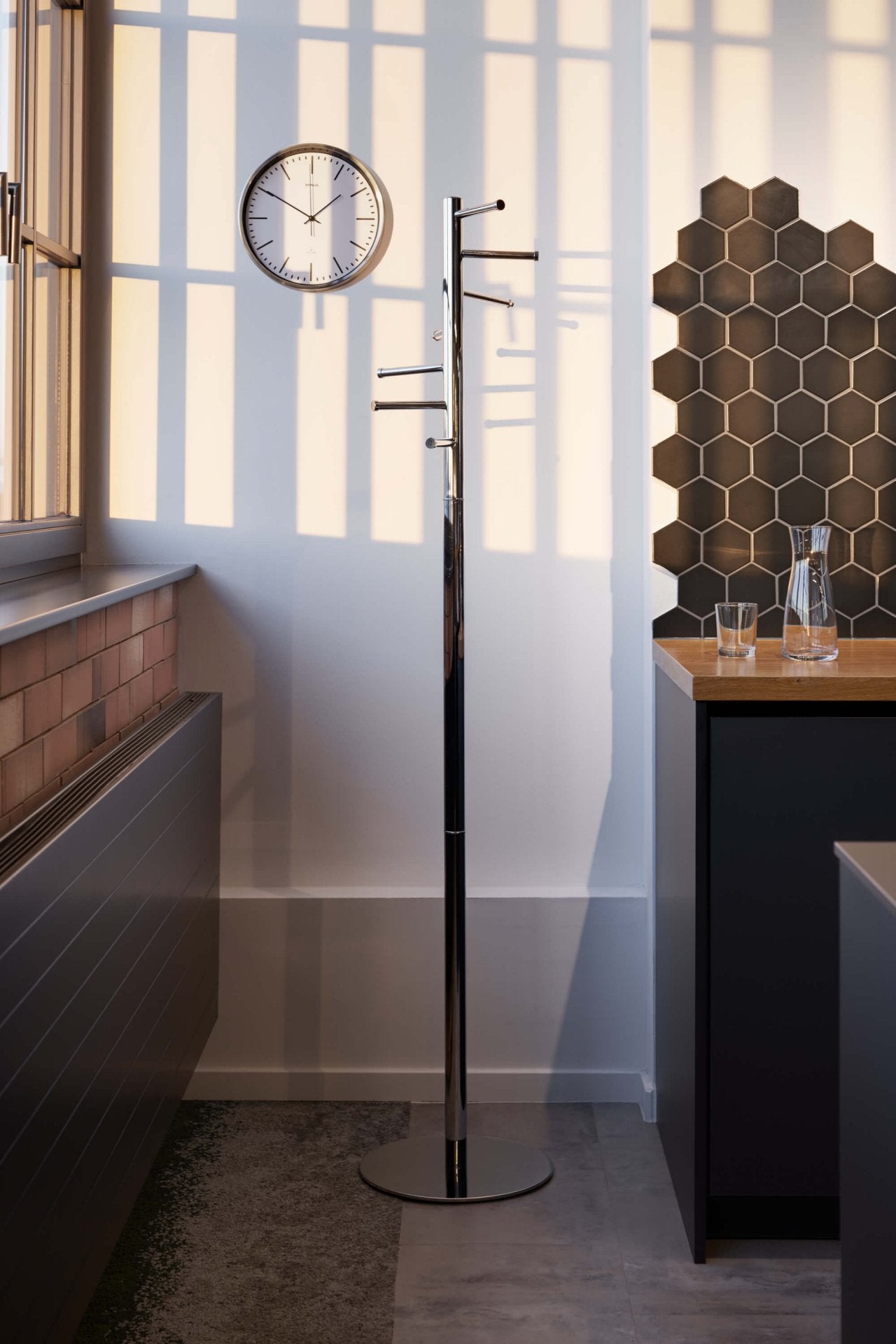 MAUL Calima Garderobenständer (7 Haken) – Stahl – Silber – 1'770 mm