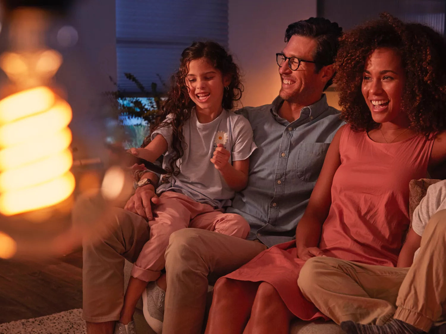 Philips by Signify Philips Hue Smart-Leuchtmittel E27 Weiss – 550 lm, 2100 K, App, dimmbar