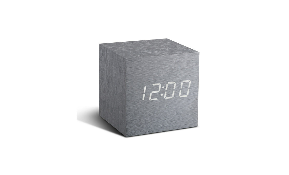 Gingko Design Digitalwecker – Schlummerfunktion, Thermometer, USB, 6,8 × 6,8 × 6,8 cm, Silber