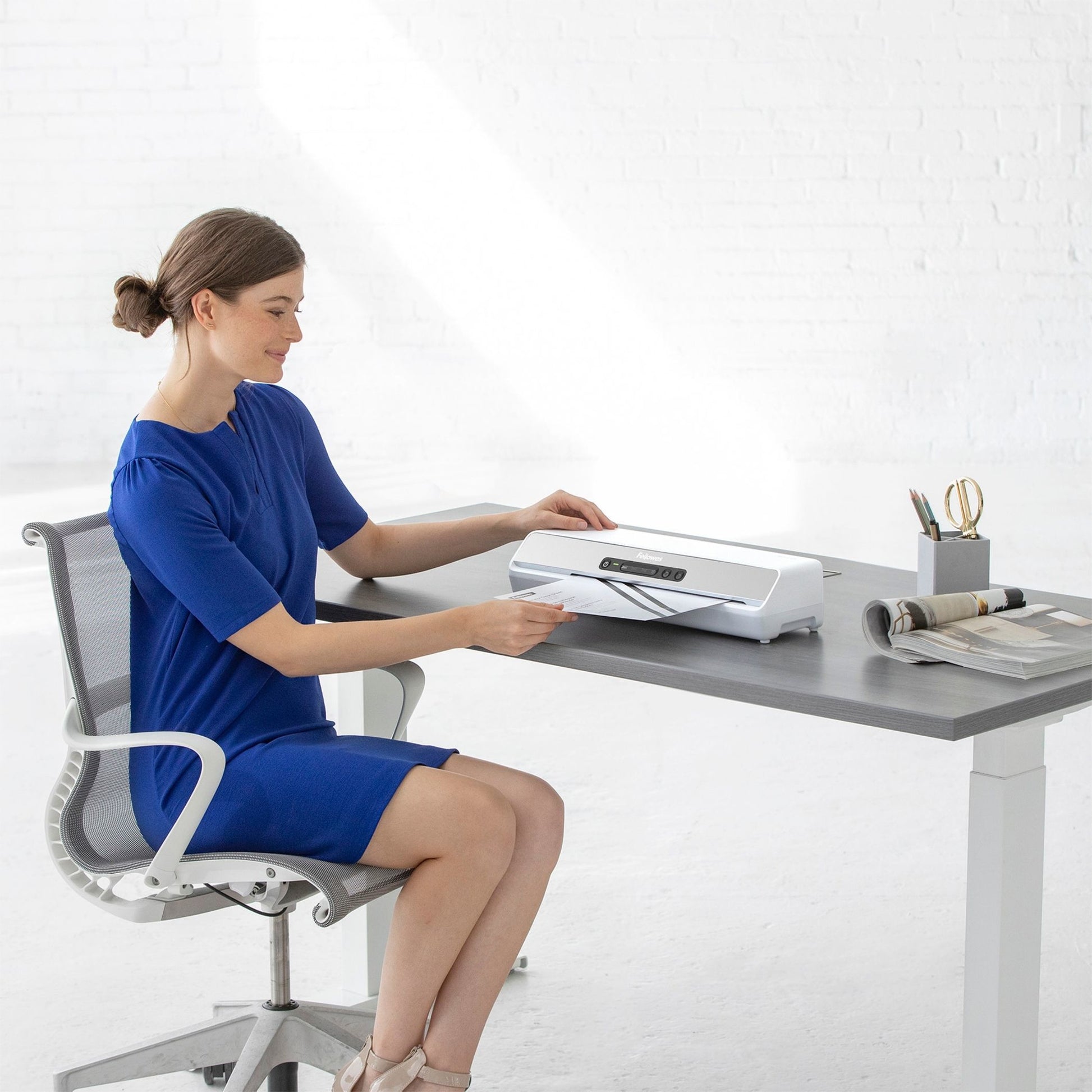Fellowes Amaris Laminiergerät A3 – 6-Rollen, 2×175 µm, Aufheizzeit 0,5 Min., 800 mm/min, Weiss