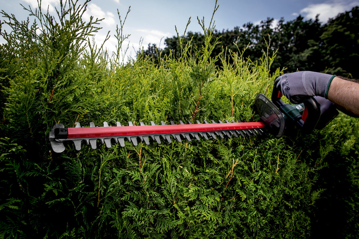 Metabo HS 18 LTX 55 Akku-Heckenschere – 18 V – 550 mm Schwert – 2×2,0 Ah & Ladegerät – CAS