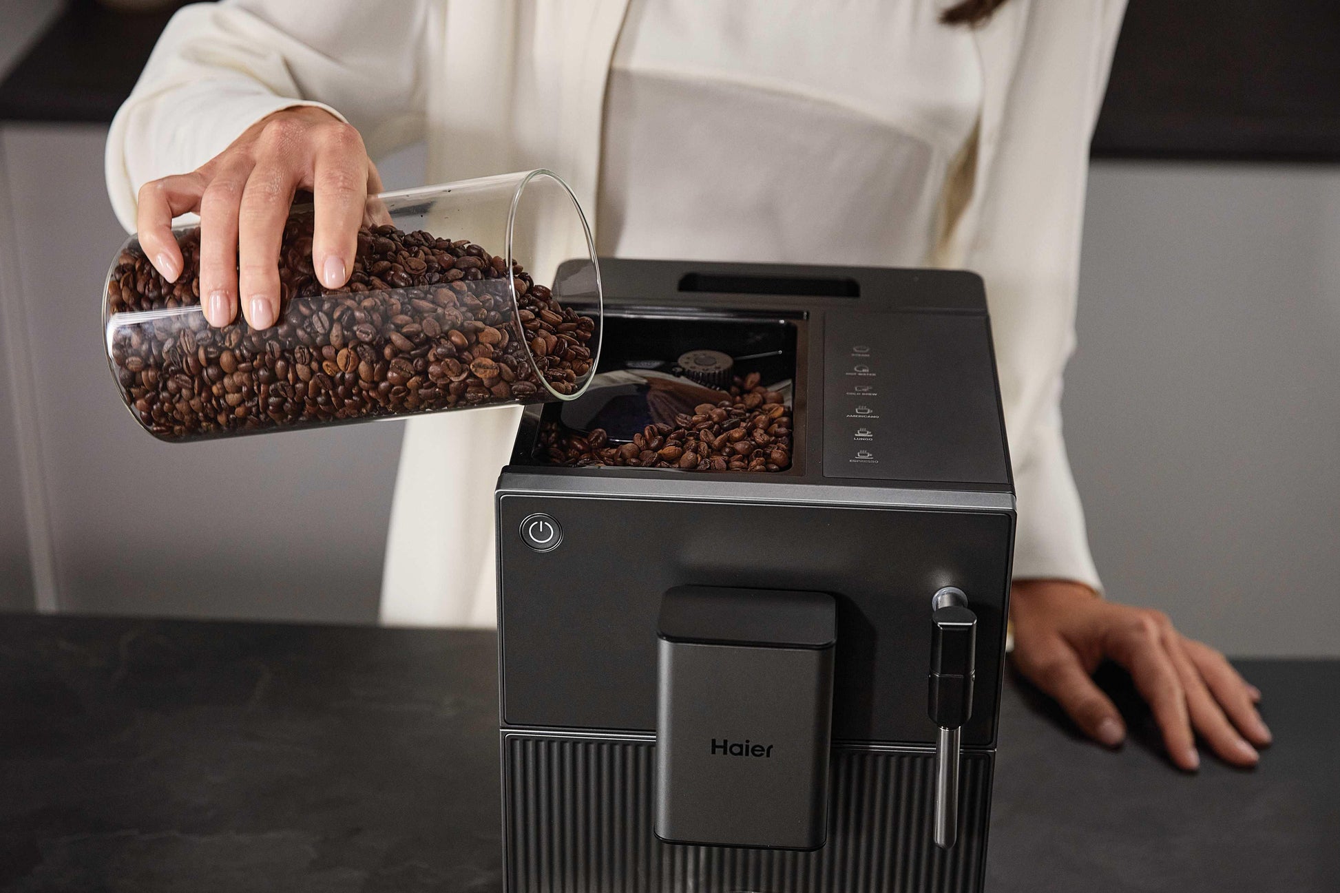 Haier HCM5A 011 Kaffeevollautomat – 1,5 l, 150 g Bohnenbehälter, 19 bar, Milchaufschäumer