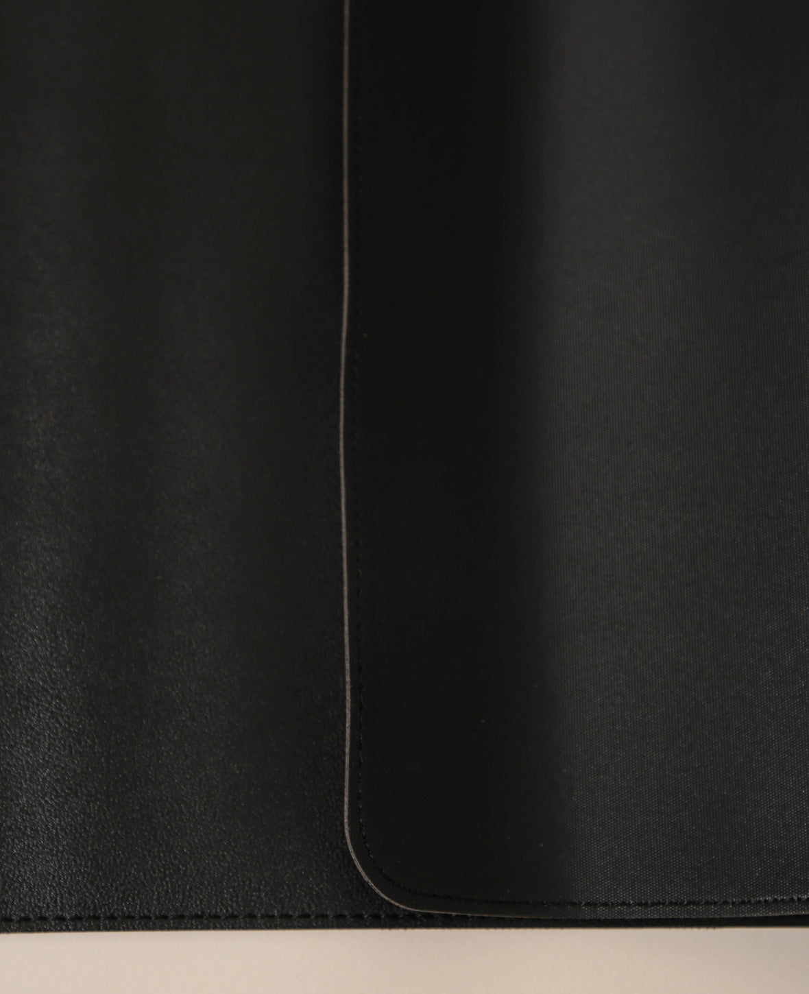 Esmée Schreibtischunterlage – 800 × 400 mm, Kunstleder, rutschfest, schwarz, 1 Stück