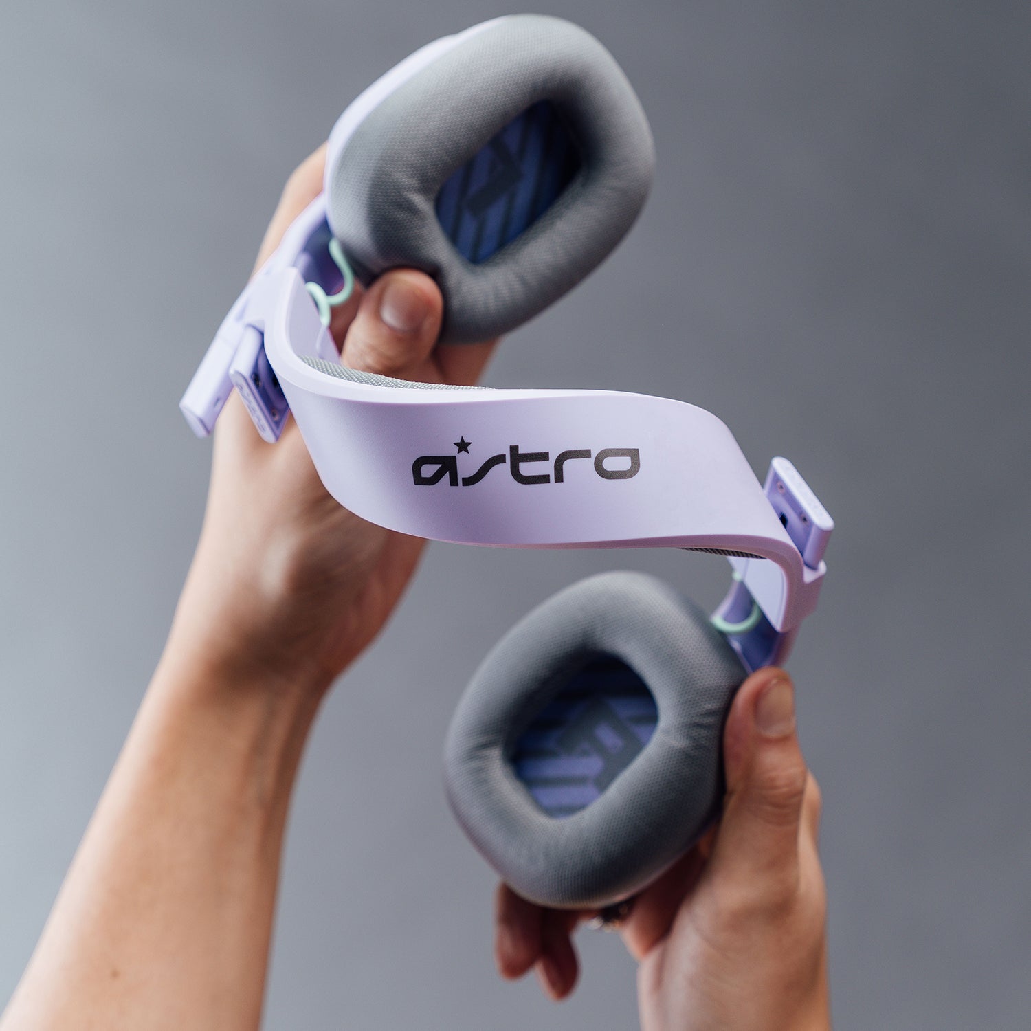 ASTRO Gaming A10 Starkiller – Over-Ear Gaming-Headset – 3,5 mm Klinke, abnehmbares Kabel – Grau/Lila
