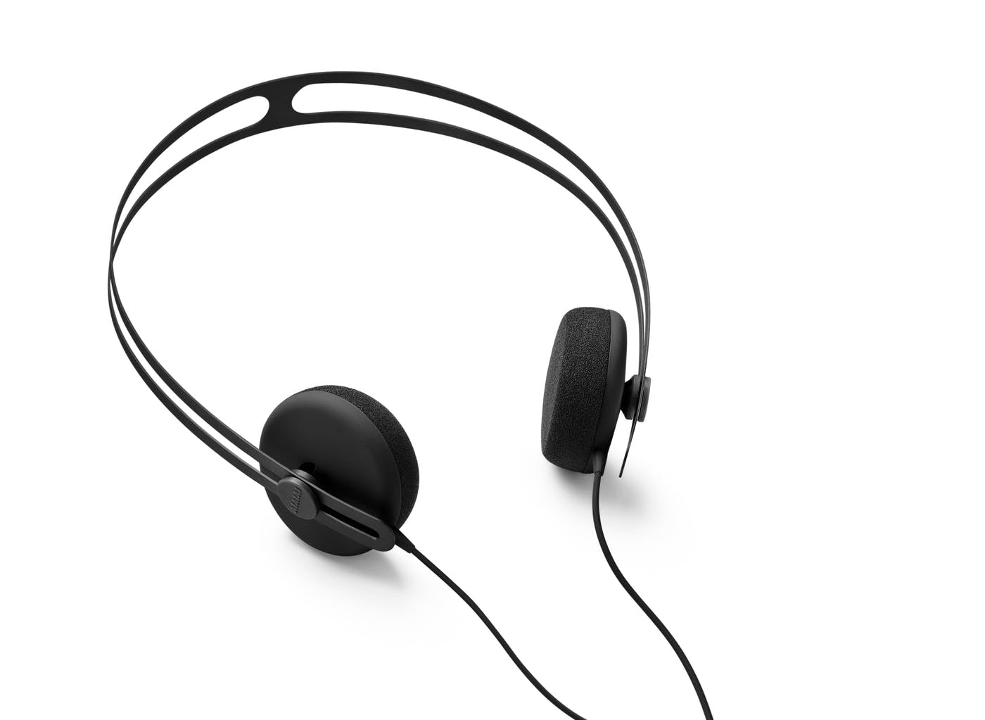 AIAIAI Tracks – On-Ear Headset – 3,5 mm Klinke, Inline-Fernbedienung – Schwarz