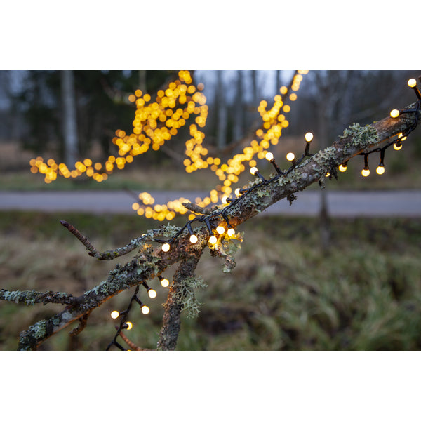 Star Trading Lichterkette – 19 m – 700 LEDs – 6 W – Warmweiss – IP44 – Netzbetrieb – Timer 6/18 h – Schwarz