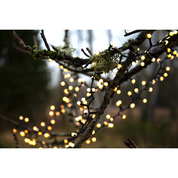 Star Trading Lichterkette – 19 m – 700 LEDs – 6 W – Warmweiss – IP44 – Netzbetrieb – Timer 6/18 h – Schwarz
