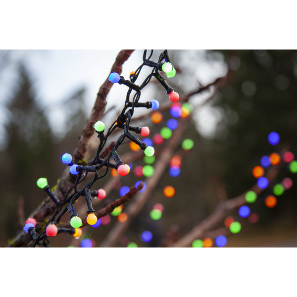 Star Trading Lichterkette Berry Mini – 11 m, 3,6 W – Mehrfarbig – IP44 – Netzbetrieb – Timer 6/18 h – Schwarz