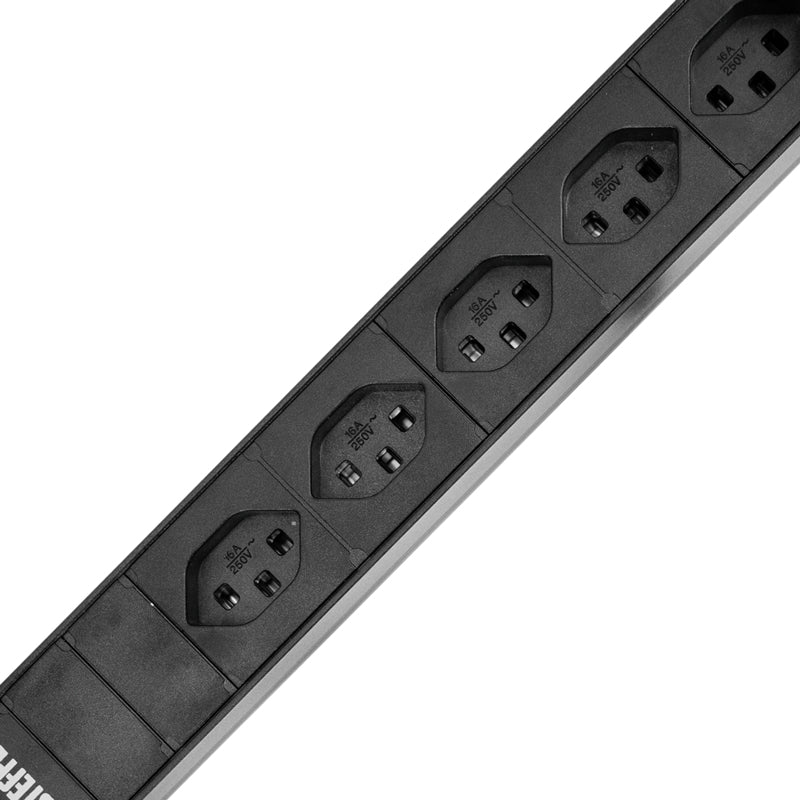 Steffen Steckdosenleiste – 8×T13, 3 m, IP20