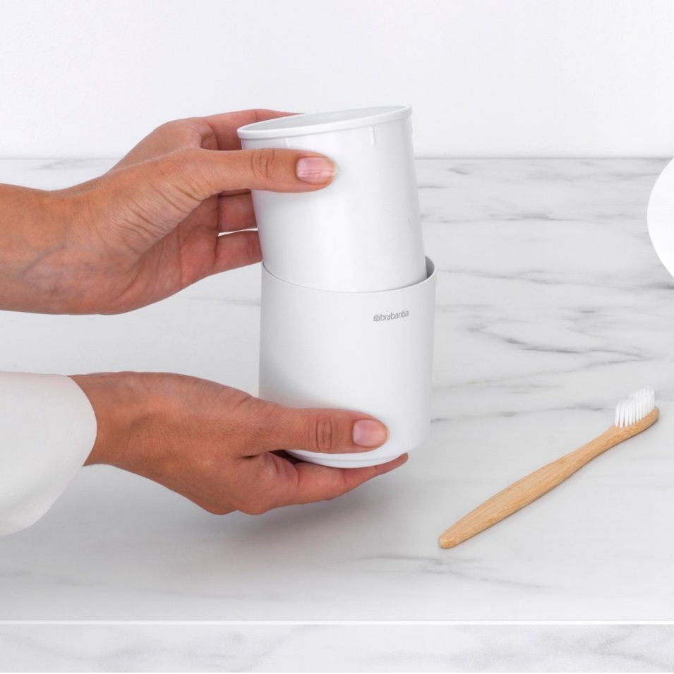 Brabantia Zahnbürstenhalter Mindset – 8,1×8,1×9,4 cm, Recycelter Kunststoff, Weiss