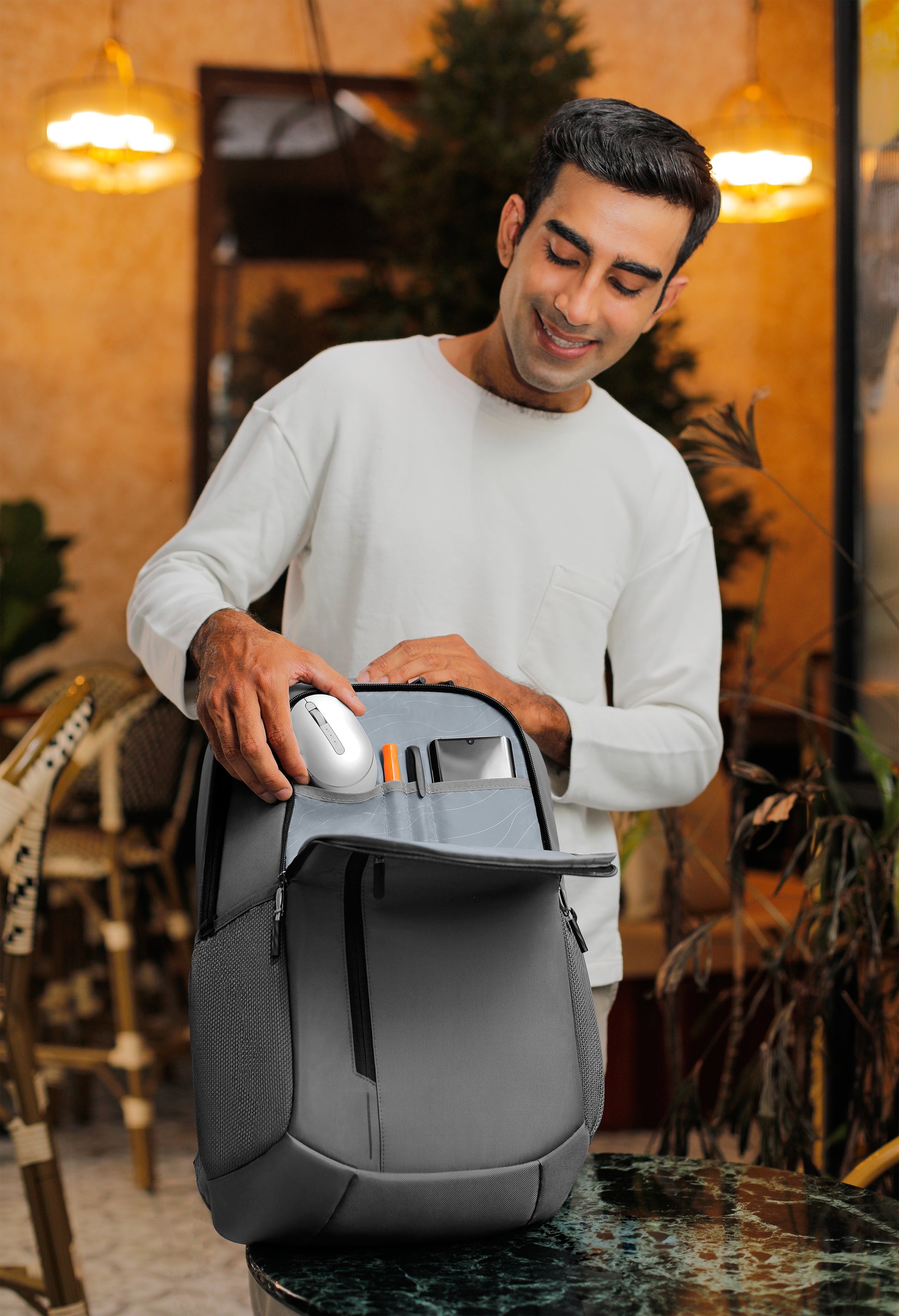 DELL Notebook-Rucksack bis 15" – 20 l, wasserdicht – Grau