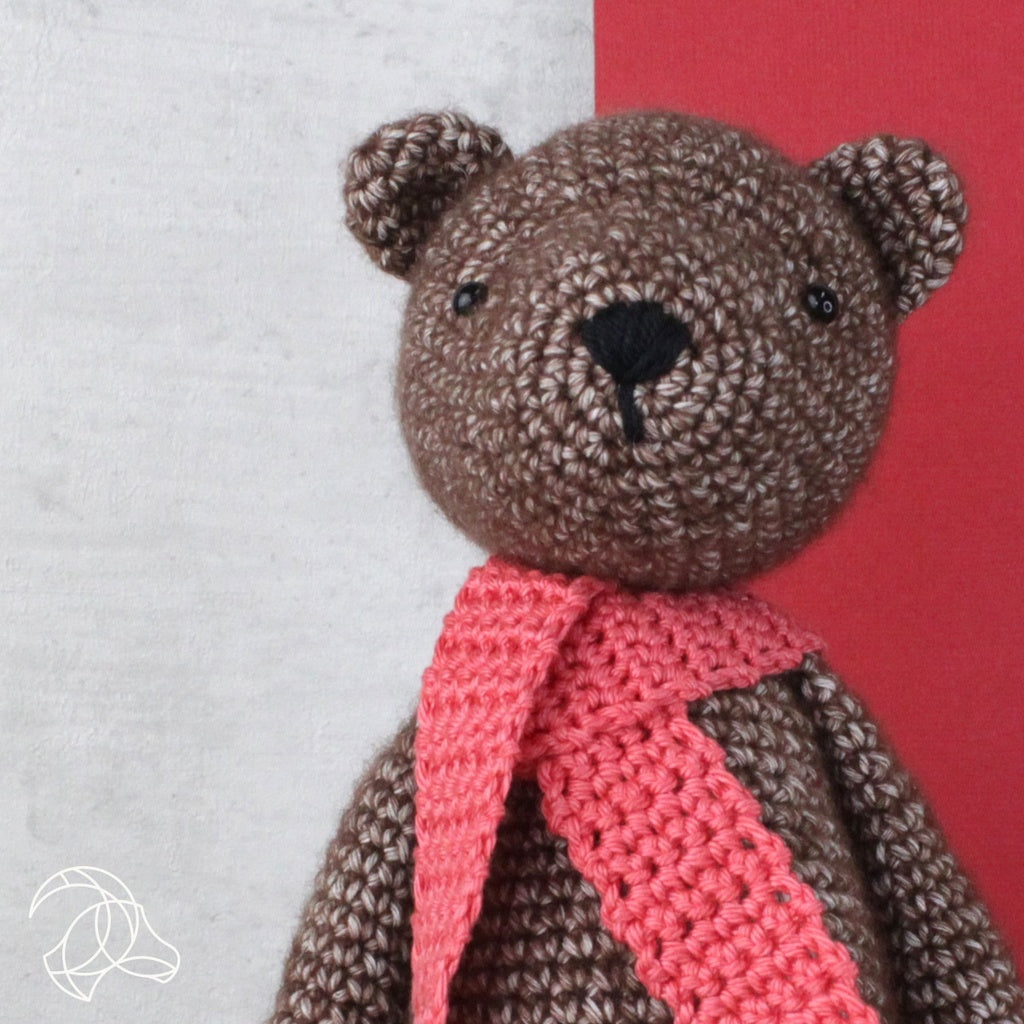 Hardicraft Häkelset Bobbi der Bär – 20 cm, Braun, 4 Stk.