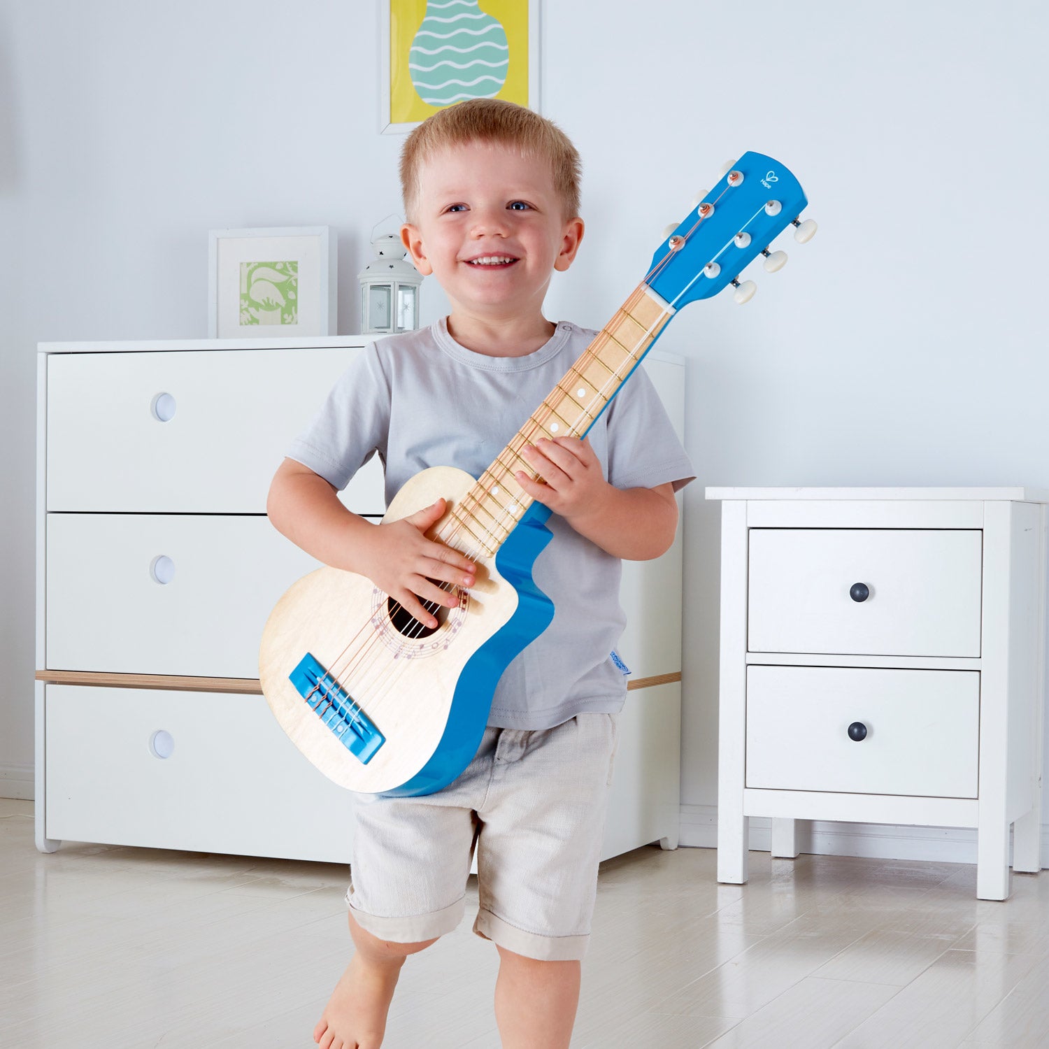 Hape Gitarre Blaue Lagune – ab 3 Jahren – Nylon, Holz – blau