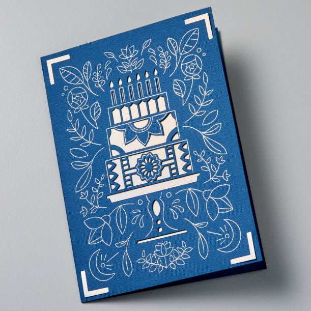 Cricut Kartenset – 8 Doppelkarten, 8 Einklebekarten, 8 Folientransferblätter, 8 weisse Briefumschläge