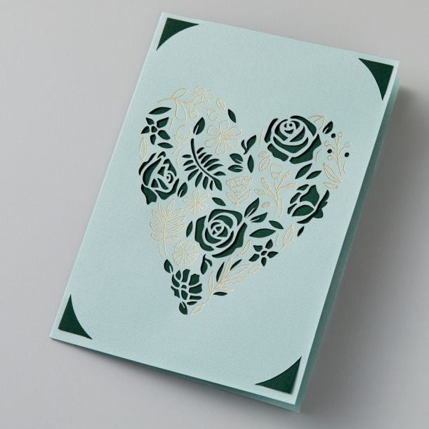 Cricut Kartenset – 8 Doppelkarten, 8 Einklebekarten, 8 Folientransferblätter, 8 weisse Briefumschläge