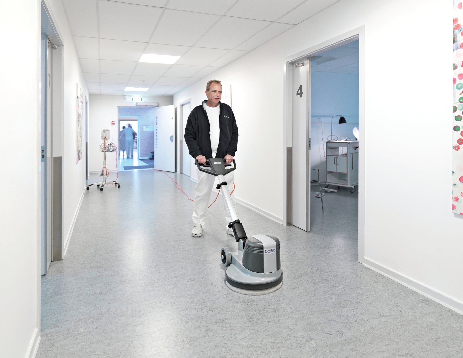 Nilfisk FM400D – Einscheibenmaschine – Ø 43 cm, 110 W, 370 U/min, Grau