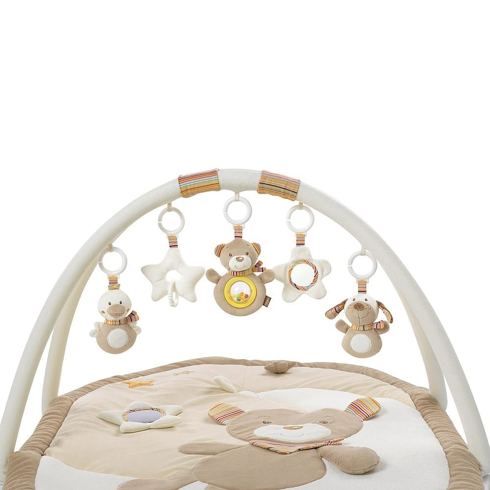 Fehn Krabbeldecke mit Spielbogen Bär Rainbow – 105 × 80 cm – ab 0 J. – Plüsch