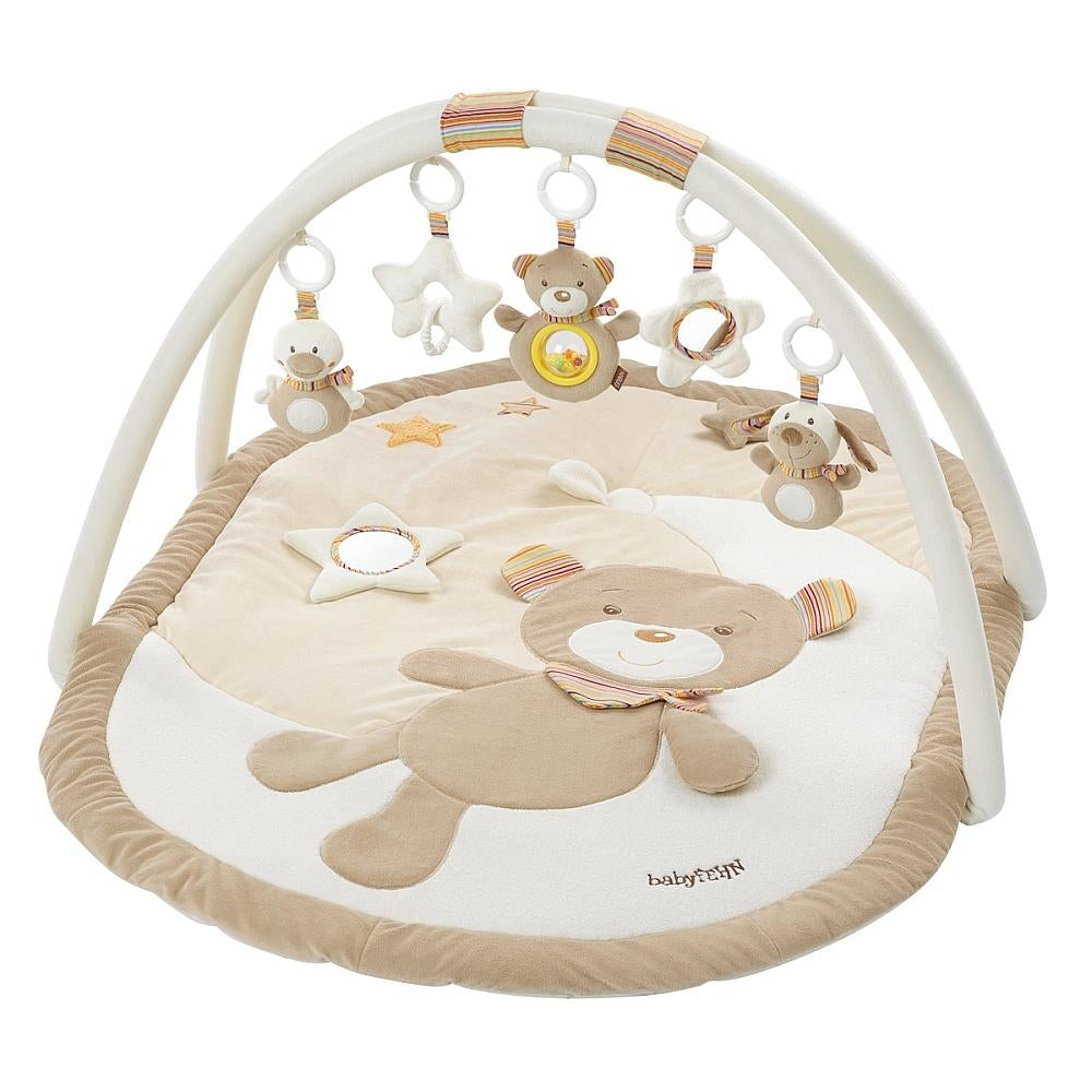 Fehn Krabbeldecke mit Spielbogen Bär Rainbow – 105 × 80 cm – ab 0 J. – Plüsch