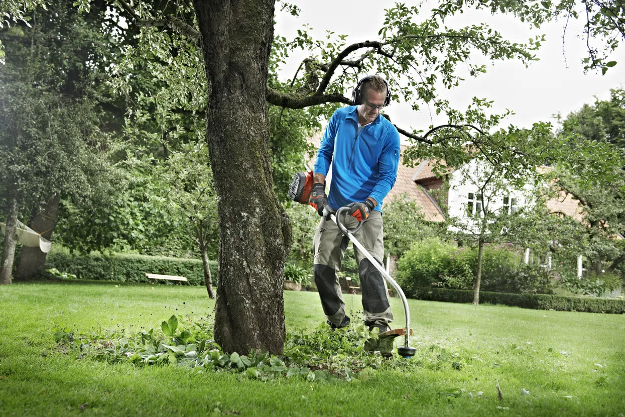 Husqvarna Rasentrimmer 129C – Schnittbreite 43 cm, Hubraum 27,6 cm³, Benzintank 0,34 l, 4,49 kg, Nylonschnur