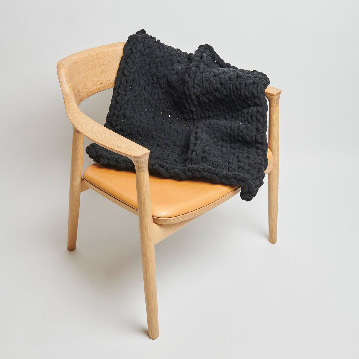 Rico Design Chenillove Super Big Wolle Schwarz – 300 g, 36 m, Nadel 25 mm, 100% Polyester, 1 Stk.