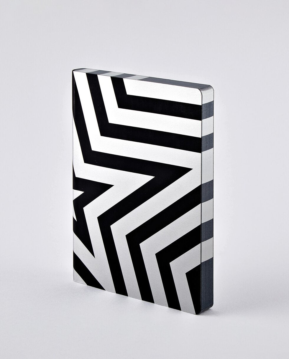nuuna Notizbuch – 165 × 220 mm – 256 Seiten – 120 g/m² – Softcover, Fadenheftung, nummeriert – schwarz/silber