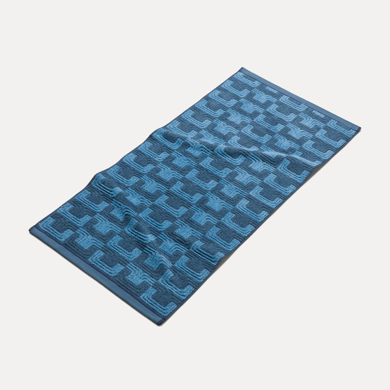 MÖVE Duschtuch Geometric Shapes Texture – 67 × 140 cm, Blau, 100% Baumwolle, 530 g/m²