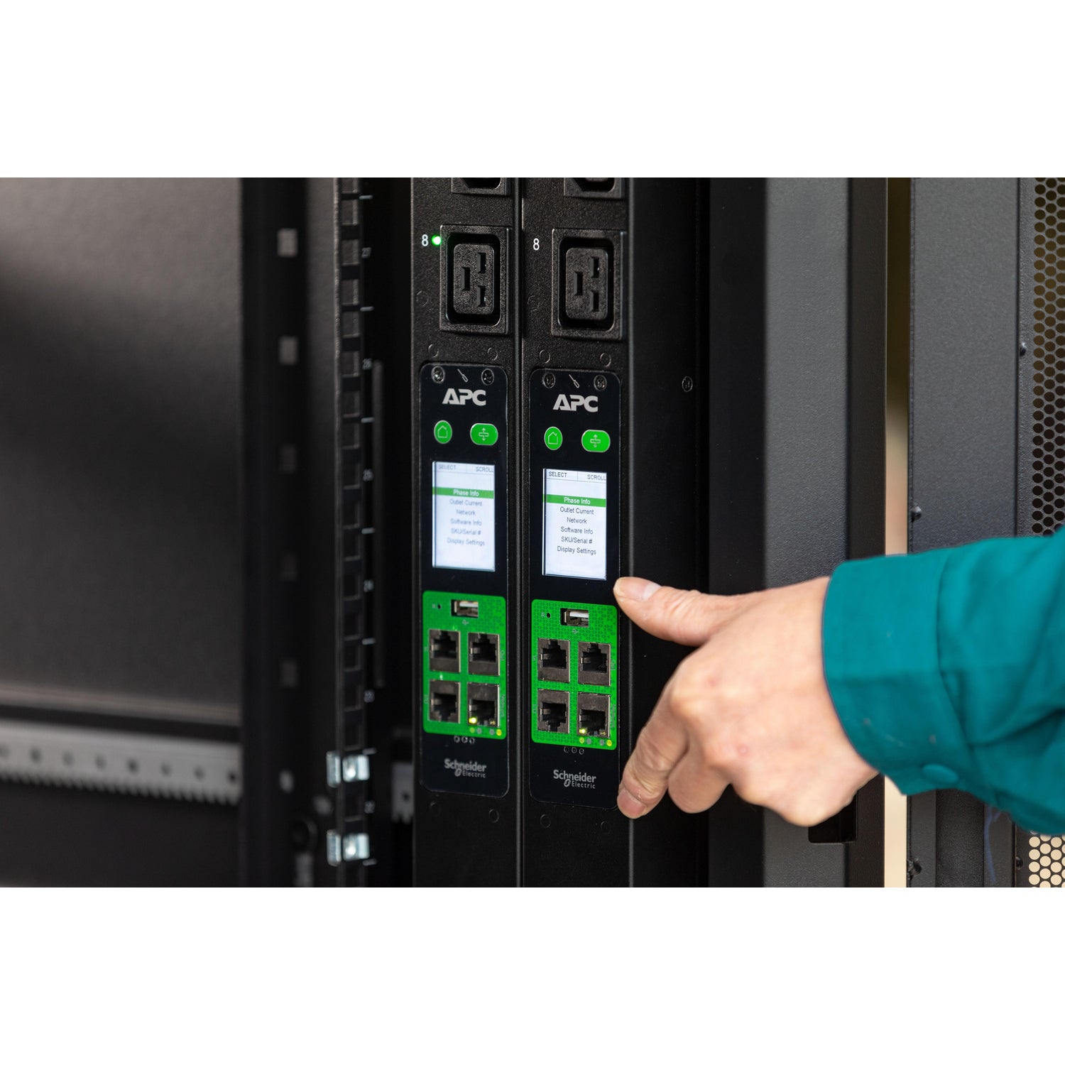 APC EPDU2216S PDU 11,0 kVA/11040 W 230 V – geschaltet, dreiphasig – 0U senkrecht – C13×21, C19×6 – schwarz