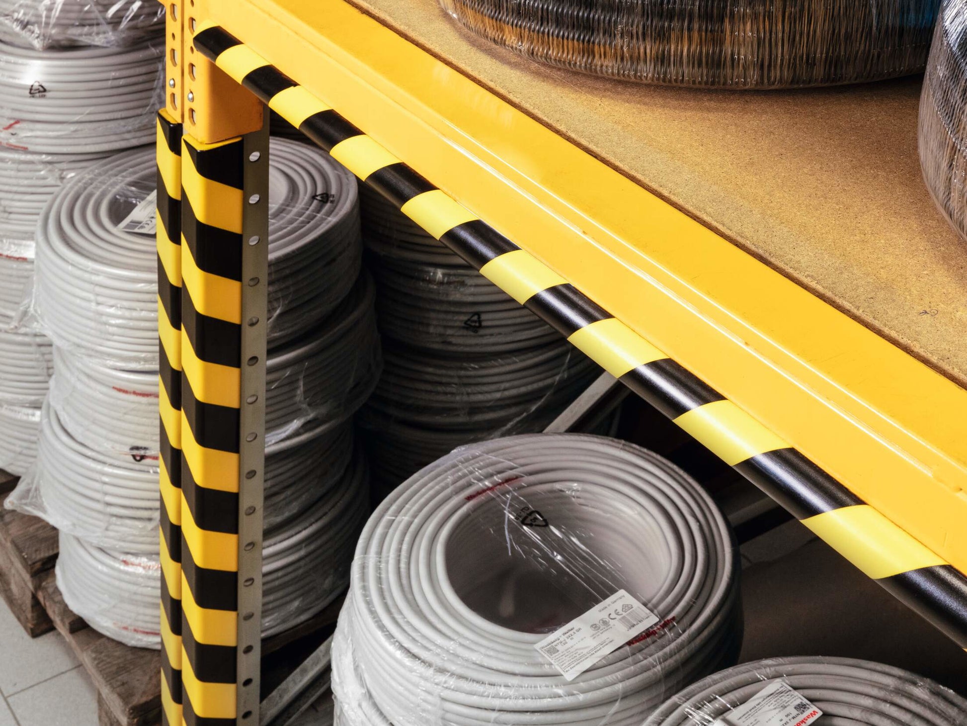 Durable Eckschutzprofil C25R – 1 m, Polyurethan (PU), Schwarz/Gelb, selbstklebend