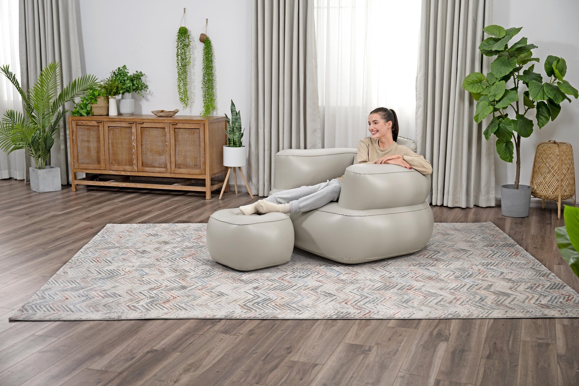Bestway Kinderstuhl 75137 – 99 × 107 × 80 cm – PVC – mehrfarbig – mit Flickzeug, Ottoman